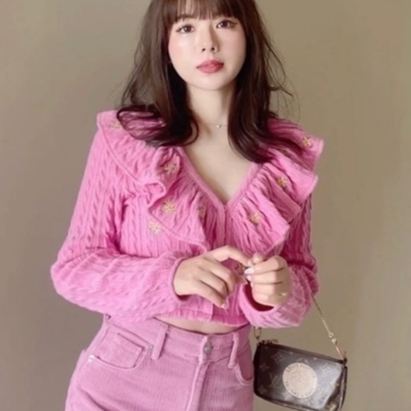 🆕ZARA BUBBLE GUM BARBIE PINK FLORAL CABLE-KNIT RUFFLED CROP CARDIGAN NWT SMALL - Picture 7 of 11